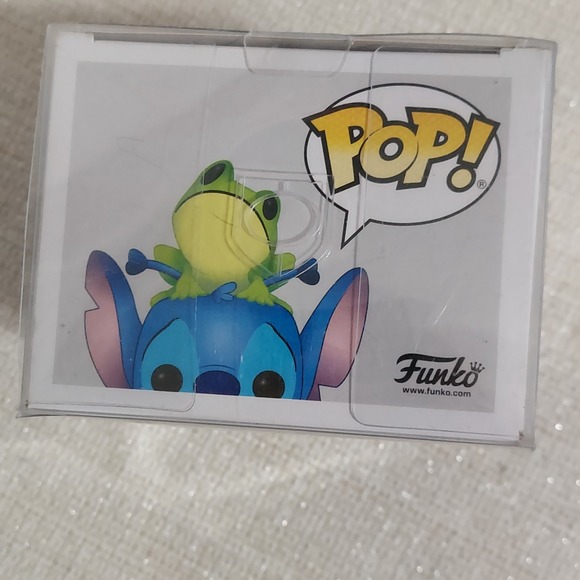 Funko Pop! Disney‎ Lilo & Stitch Stitch with Frog #986 FYE Exclusive - Picture 5 of 7